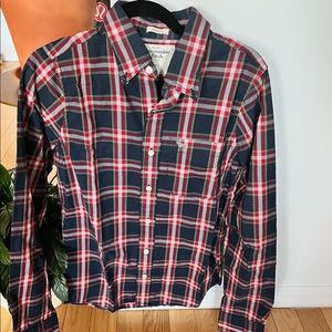 Abercrombie & Fitch | NWOT 💯% Cotton Plaid Button Down Shirt